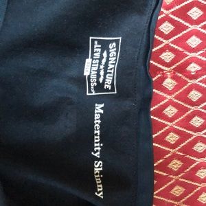 BNWT maternity skinny jeans by Levi Strauss